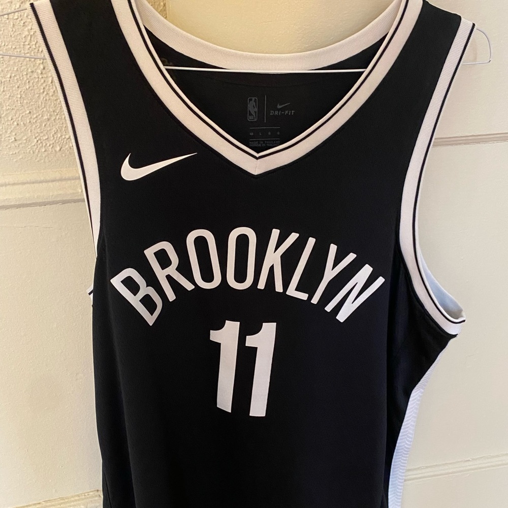 Nike Men's Brooklyn Nets Kyrie Irving #11 Black Dri-FIT Swingman Jersey